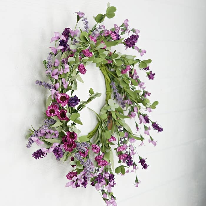 30980- 22in Wreath-Mixed Lanvender and wild flowers