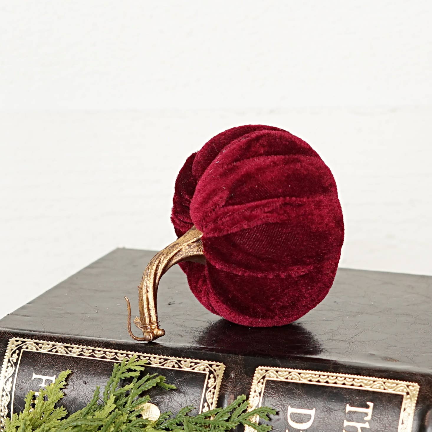 530830- 4in Burgundy Velvet Pumpkin w.Golden Stem-