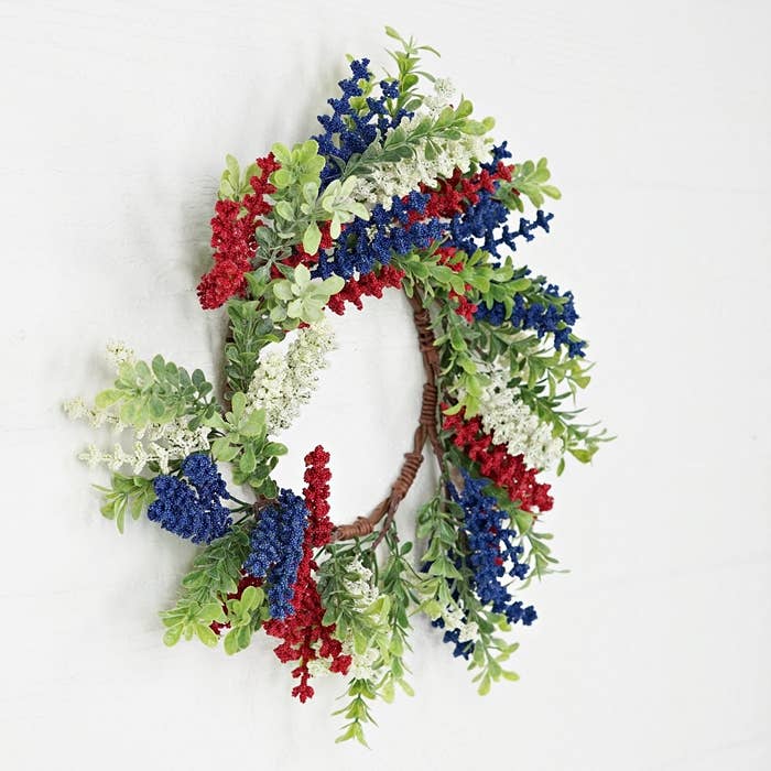 31212- 18in (6.5)Wreath-Red White Blue Heather with Boxwood