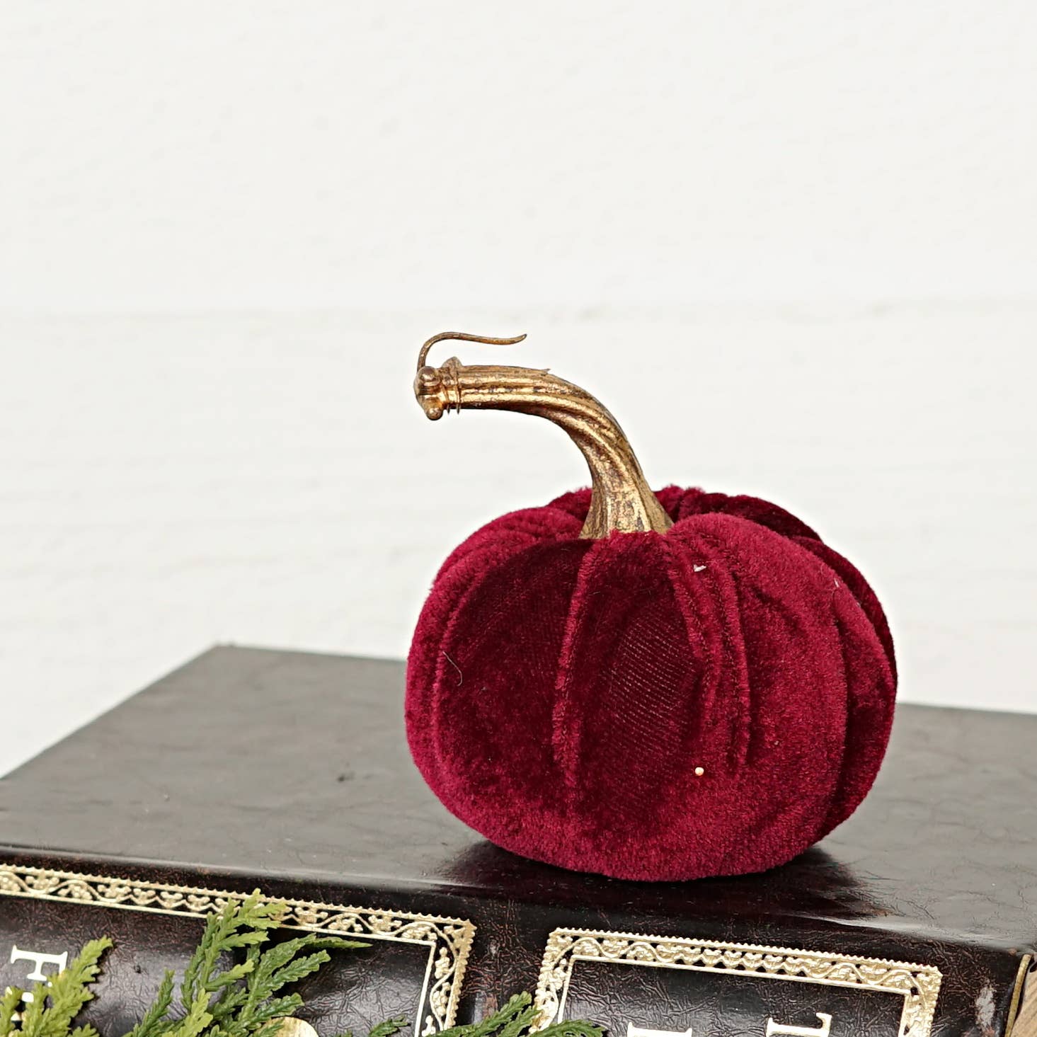 530830- 4in Burgundy Velvet Pumpkin w.Golden Stem-