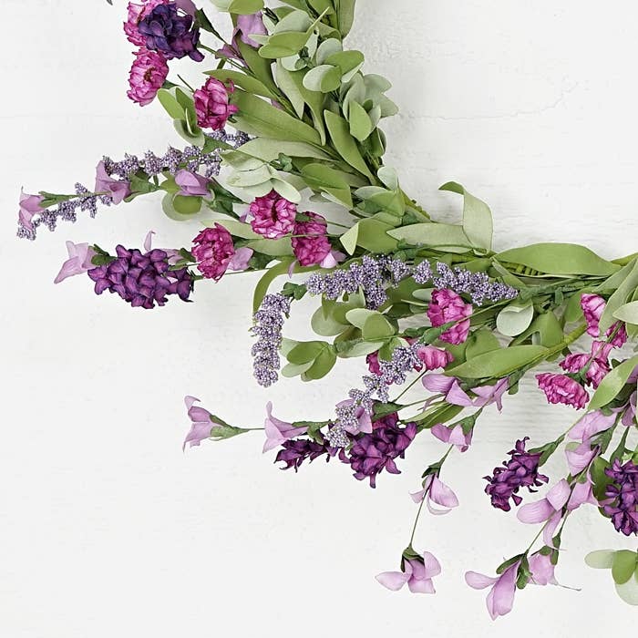 30980- 22in Wreath-Mixed Lanvender and wild flowers