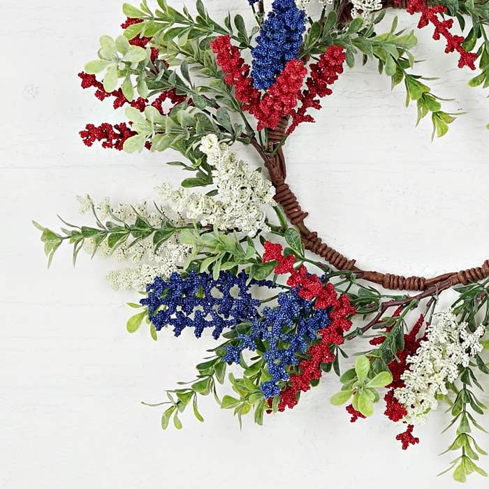 31212- 18in (6.5)Wreath-Red White Blue Heather with Boxwood