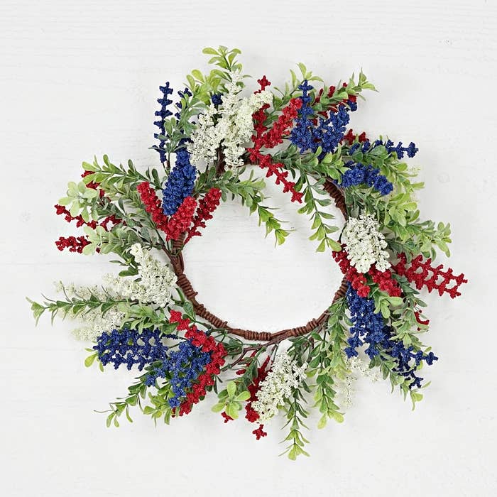 31212- 18in (6.5)Wreath-Red White Blue Heather with Boxwood