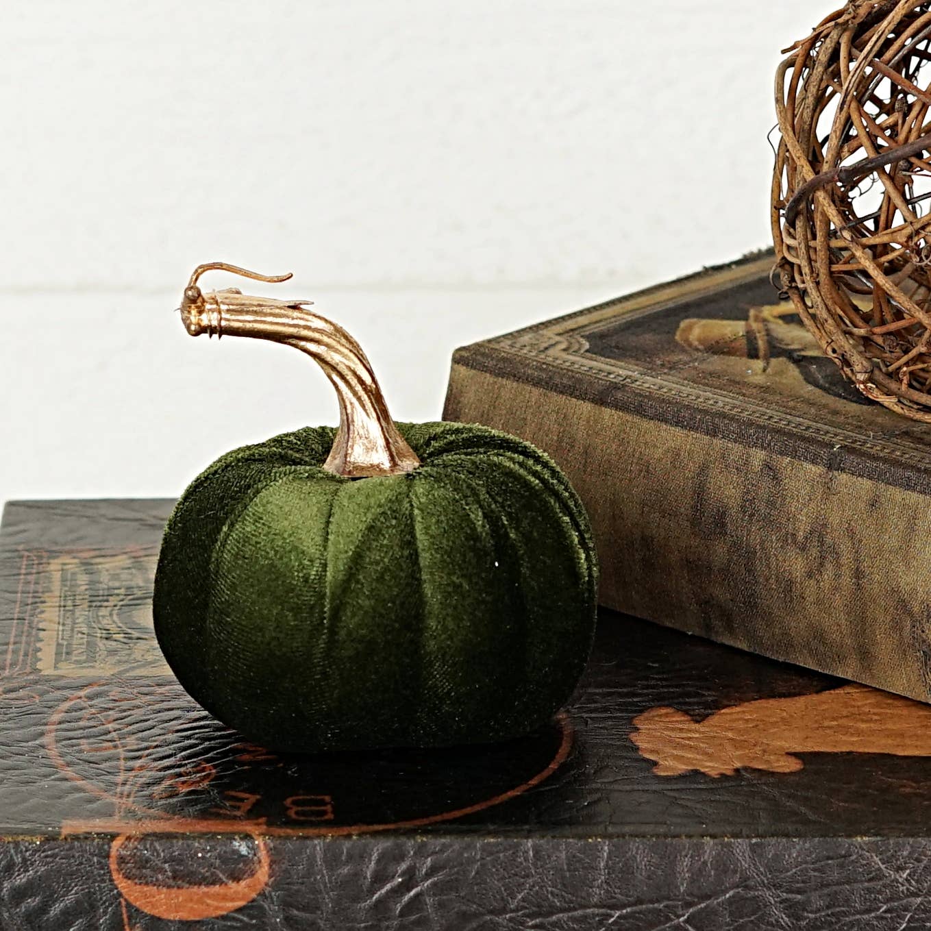 29435-4in velvet pumpkin w. golden stem-Green