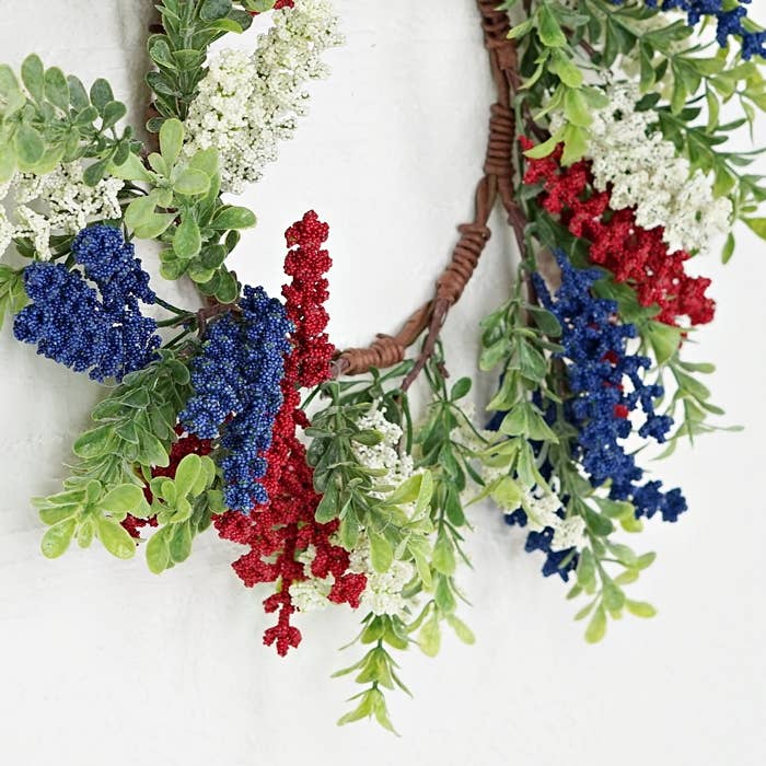 31212- 18in (6.5)Wreath-Red White Blue Heather with Boxwood