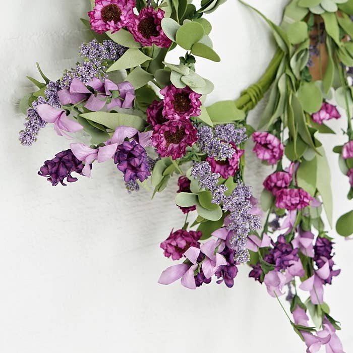 30980- 22in Wreath-Mixed Lanvender and wild flowers